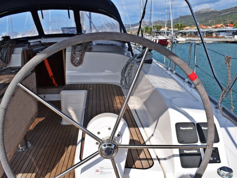 Hire a Bavaria Cruiser 46 Kaštela