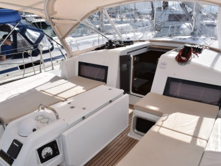 Sailboat to hire Kaštela at the best price