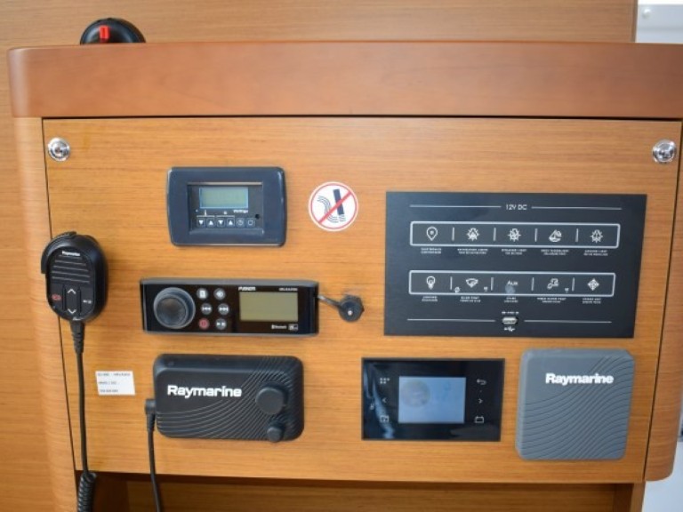 Sailboat to hire Kaštela at the best price