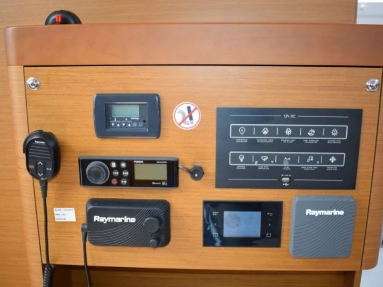 Sailboat to hire Kaštela at the best price