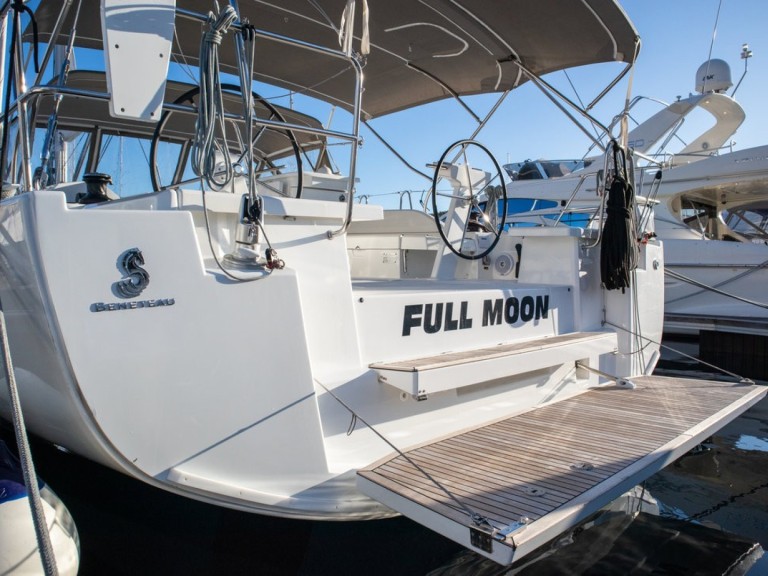 Hire Sailboat Bénéteau with a boat licence