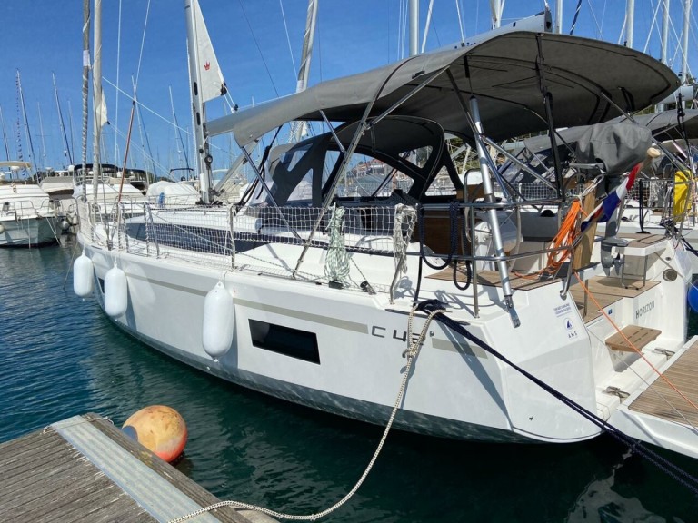 Hire Sailboat Bavaria with a boat licence