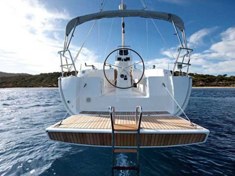 Hire a Bavaria Cruiser 32 Šibenik