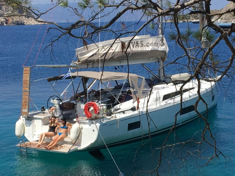 Hire a Bénéteau Oceanis 46.1 Lefkáda