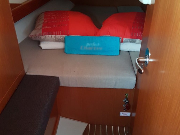 Sailboat hire in Punat - Bavaria Cruiser 34