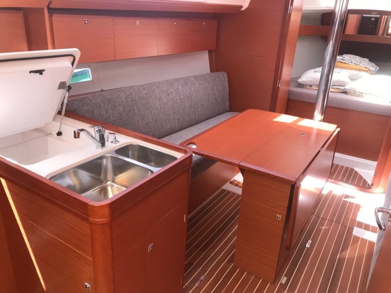 Charter a Dufour Dufour 360 Grand Large in Punat on Samboat