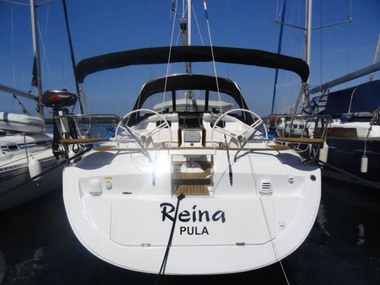 Sailboat hire in Pula - Elan Impression 444