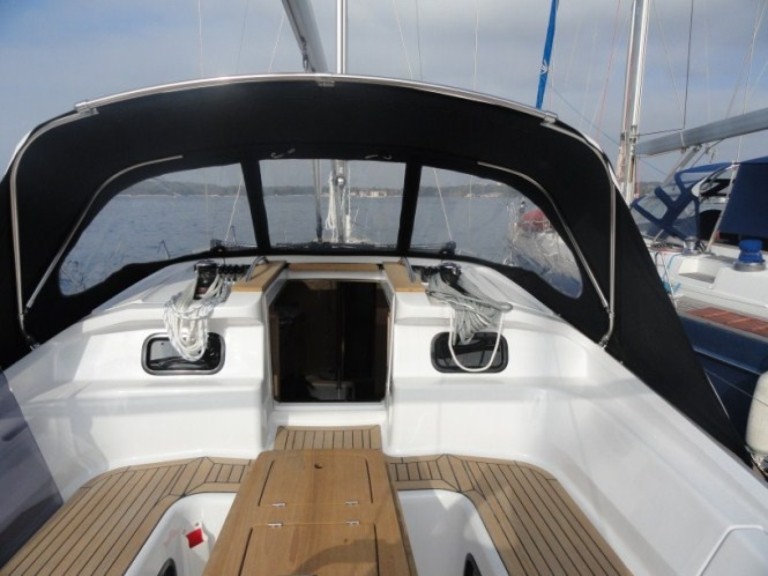 Charter a Elan Impression 444 in Pula on Samboat