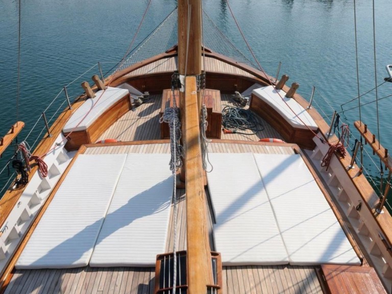 Hire a Custom Made Aegeas Alimos