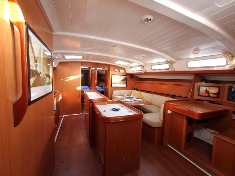 Yacht hire Alimos cheap Cyclades 50.5