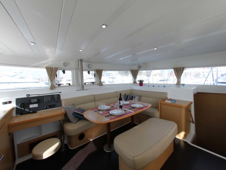 Yacht charter Alimos - Lagoon Lagoon 420 on SamBoat