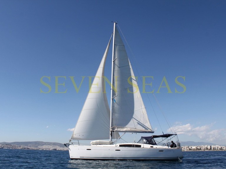 Bénéteau Oceanis 43 charter bareboat or skippered in  Alimos