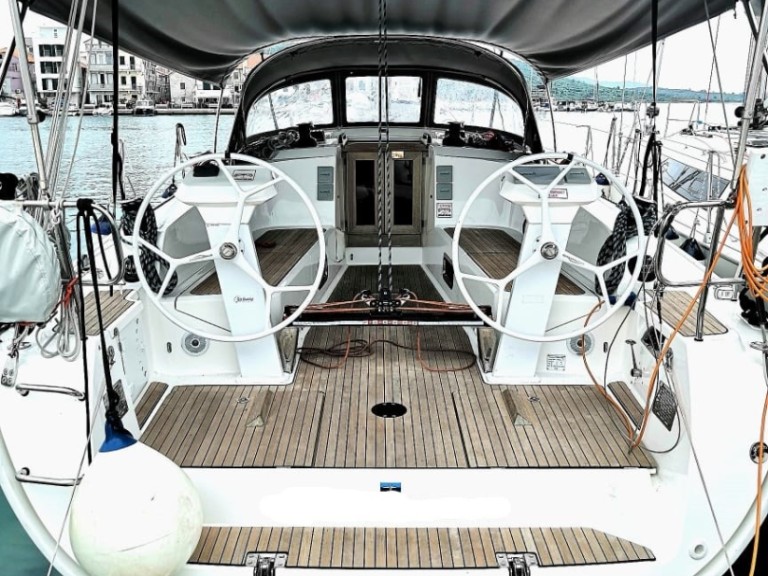 Charter a Bavaria Cruiser 41S in Pirovac on Samboat