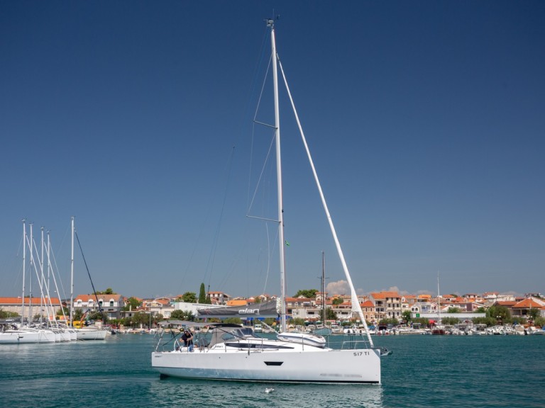 Sailboat hire in Pirovac - Elan E4