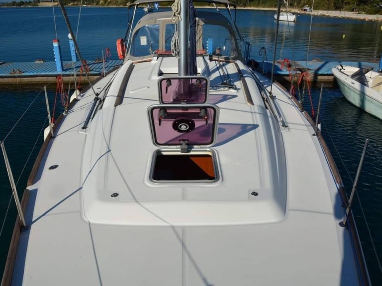 Sailboat hire in Pálairos - Bénéteau Oceanis 37