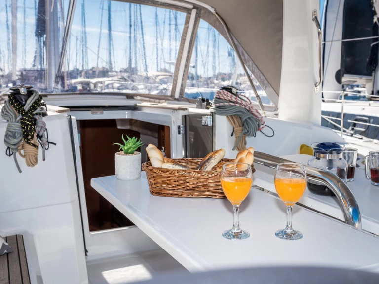 Sailboat hire in Biograd na Moru - Bénéteau Oceanis 38.1