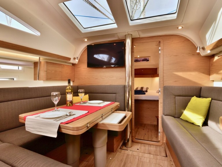 Sailboat to hire Šibenik at the best price