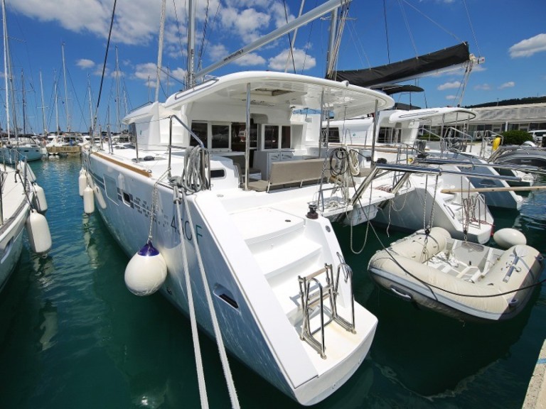 Hire Catamaran Lagoon with a boat licence