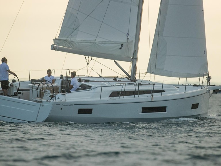 Sailboat hire in Pula - Bénéteau Oceanis 40.1