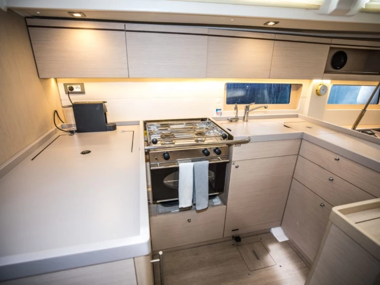 Yacht charter Alimos - Bénéteau Oceanis 51.1 on SamBoat