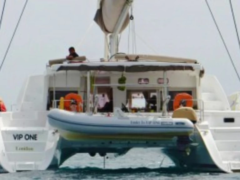 Catamaran to hire Corazón de Jesús Island at the best price