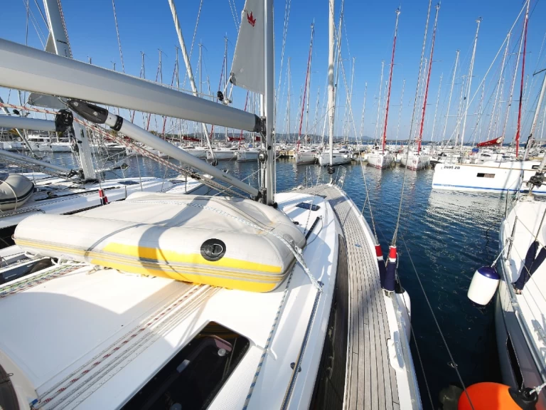 Hire Sailboat Bavaria with a boat licence