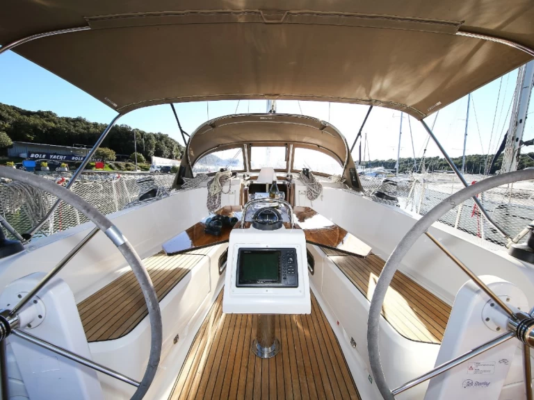 Hire a Bavaria Cruiser 41 Pula