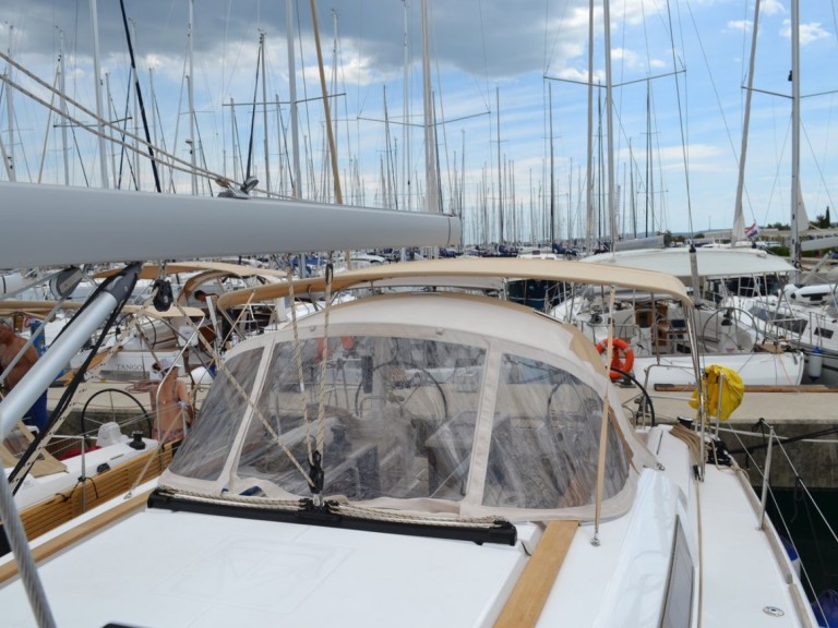 Charter a Dufour Dufour 412 Grand Large in Sukošan on Samboat