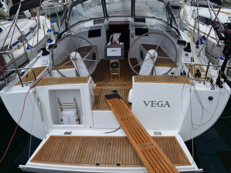 Charter a Hanse Hanse 415 in Sukošan on Samboat