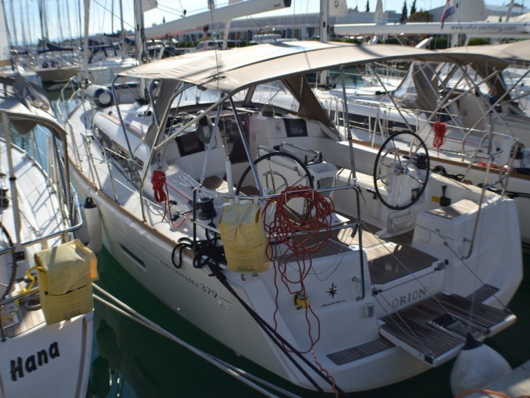 Sailboat hire in Sukošan - Jeanneau Sun Odyssey 379