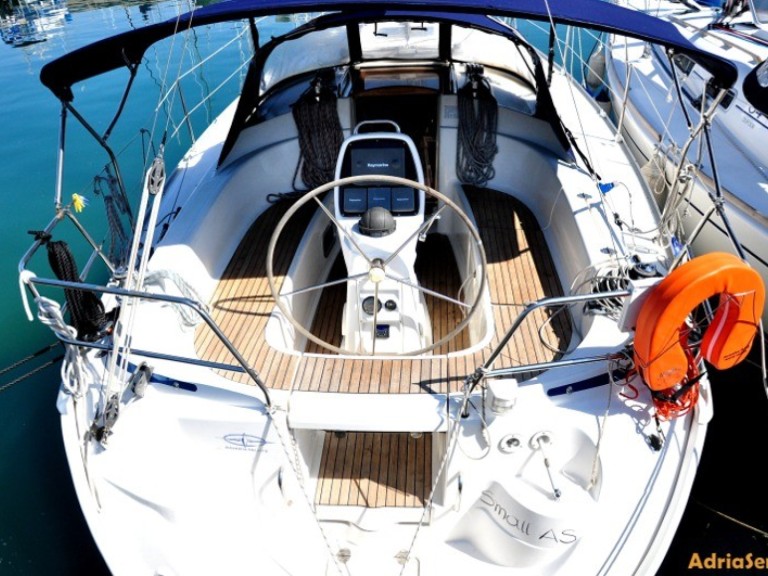 Sailboat hire in Izola - Bavaria Bavaria 33 Cruiser