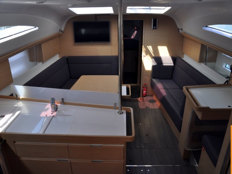 Sailboat to hire Izola at the best price