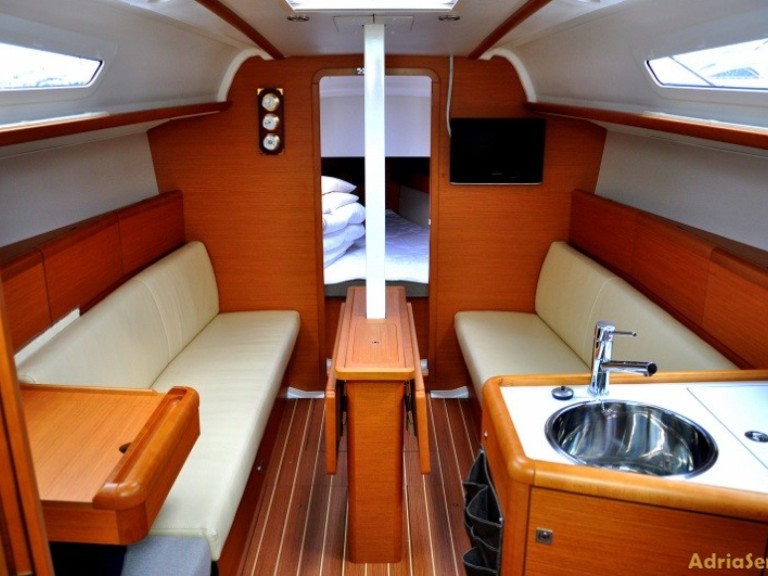 Sailboat hire in Izola - Jeanneau Sun Odyssey 33i