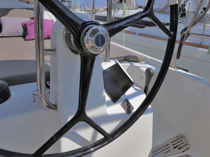 Sailboat to hire Lávrio at the best price