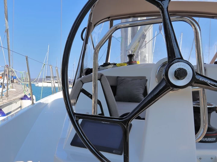 Jeanneau Sun Odyssey 440 charter bareboat or skippered in  Lávrio