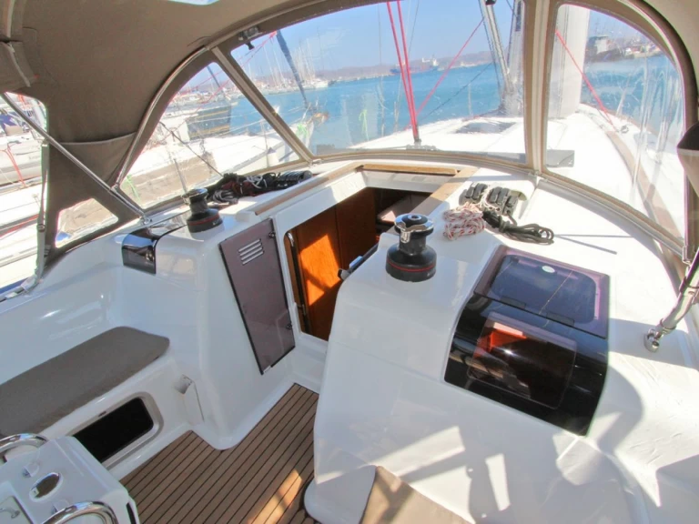 Yacht charter Lávrio - Jeanneau Sun Odyssey 449 on SamBoat