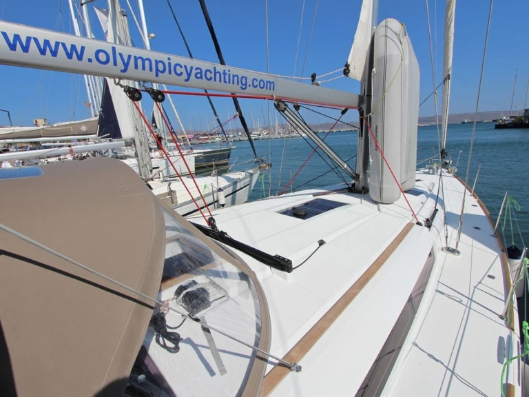 Hire a Jeanneau Sun Odyssey 449 Lávrio
