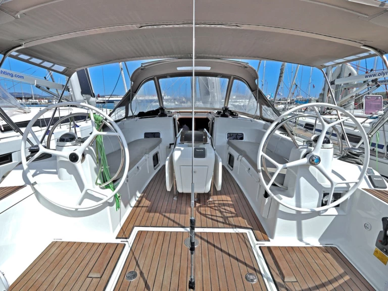 Hire Sailboat Jeanneau with a boat licence