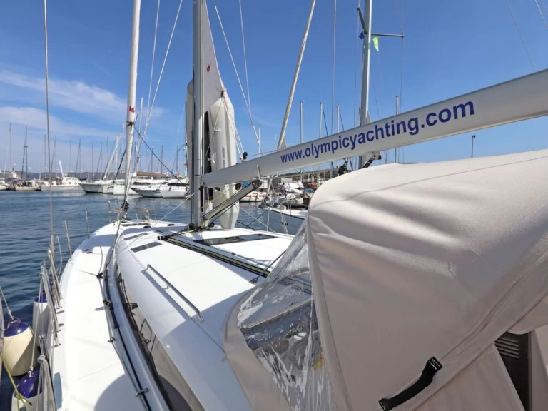 Yacht charter Lávrio - Jeanneau Sun Odyssey 490 on SamBoat