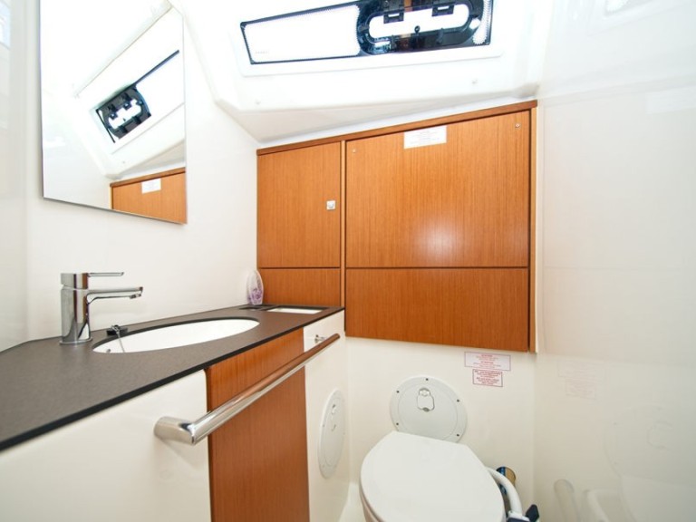 Hire a Bavaria Cruiser 46 Murter-Kornati