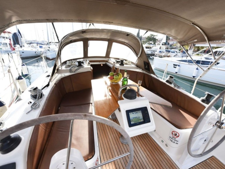 Hire Sailboat Bavaria with a boat licence