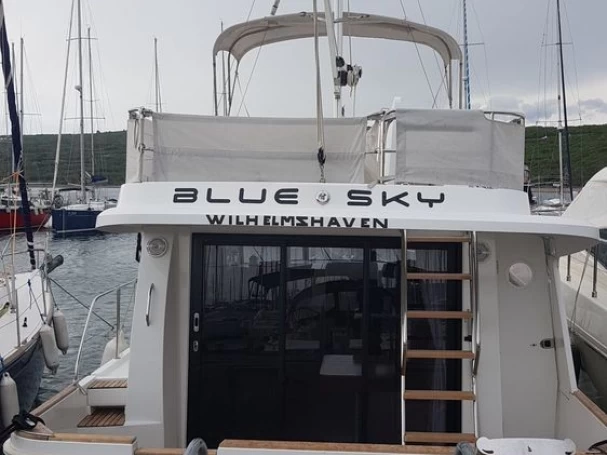 Hire Motorboat Bénéteau with a boat licence