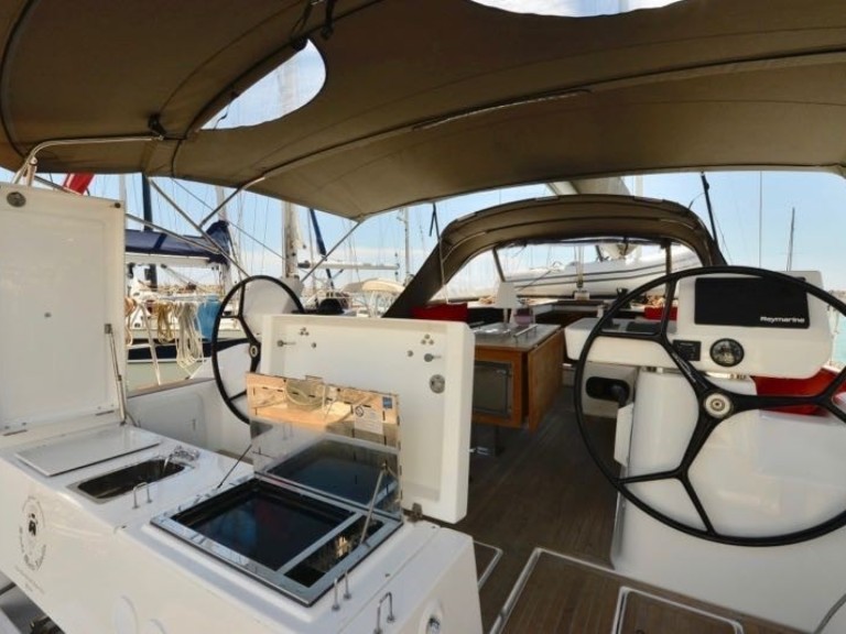 Sailboat hire in Cecina - Dufour Dufour 520 Grand Large