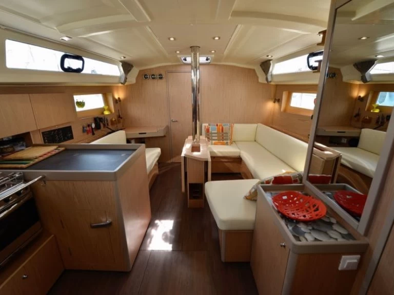 Hire Sailboat Bénéteau with a boat licence