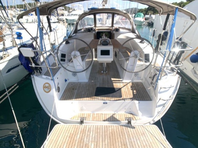 Sailboat hire in Rogoznica - Bavaria Cruiser 34