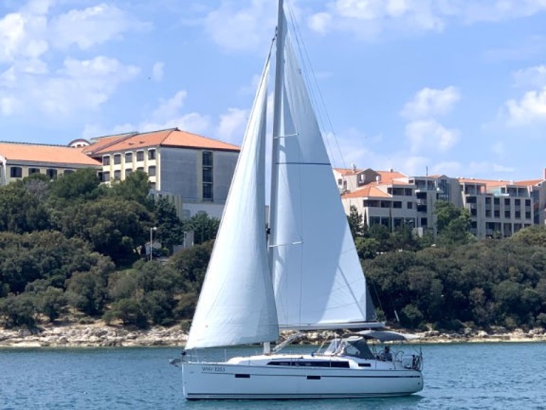 Hire Sailboat with or without skipper Bavaria Pula