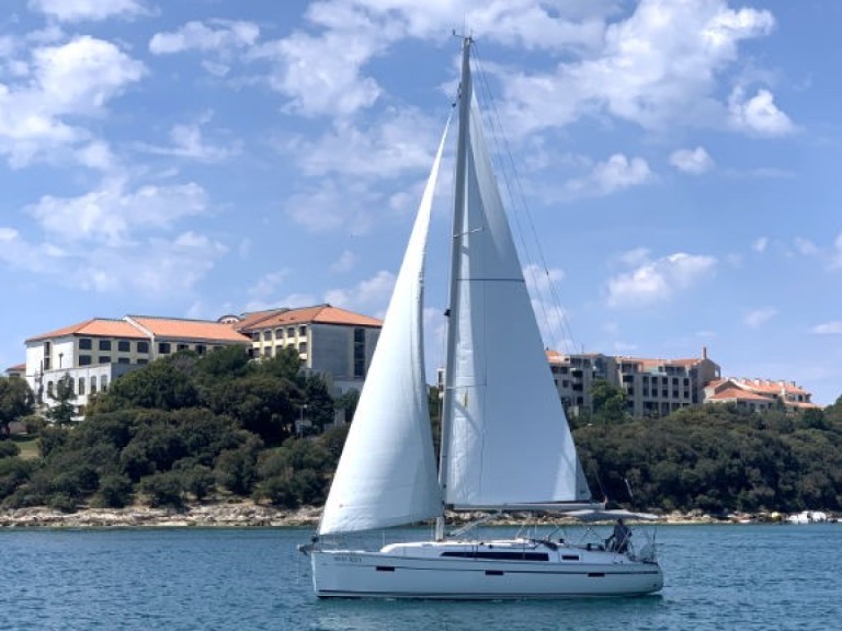 Charter a Bavaria Cruiser 41 in Pula on Samboat