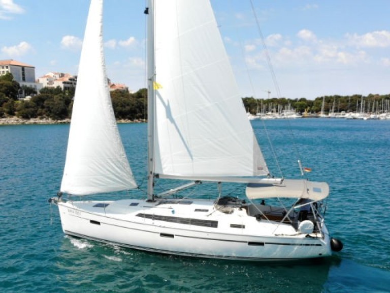 Hire Sailboat Bavaria with a boat licence