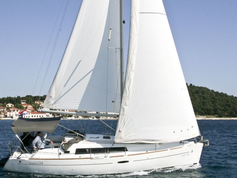 Yacht charter Pula - Bénéteau Oceanis 34.2 on SamBoat