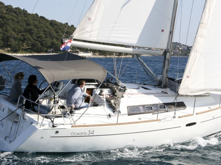 Hire a Bénéteau Oceanis 34.2 Pula